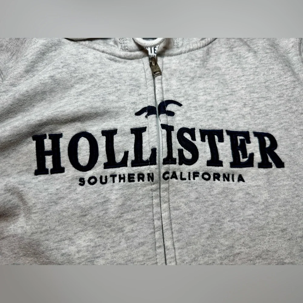 Hollister Light Gray Hoodie with Navy Blue Stitched Logo #1558